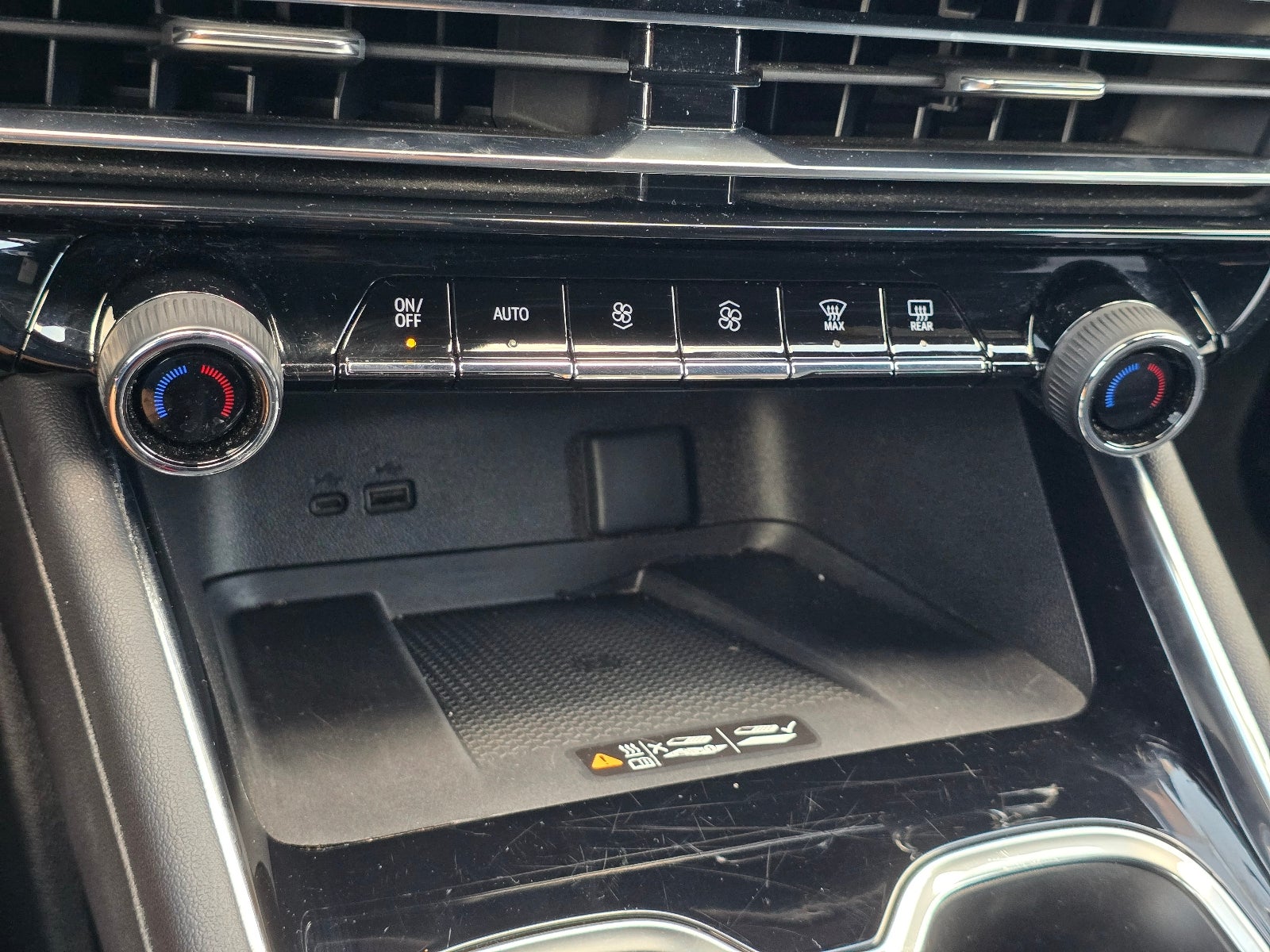 2025 Chevrolet Traverse AWD LT