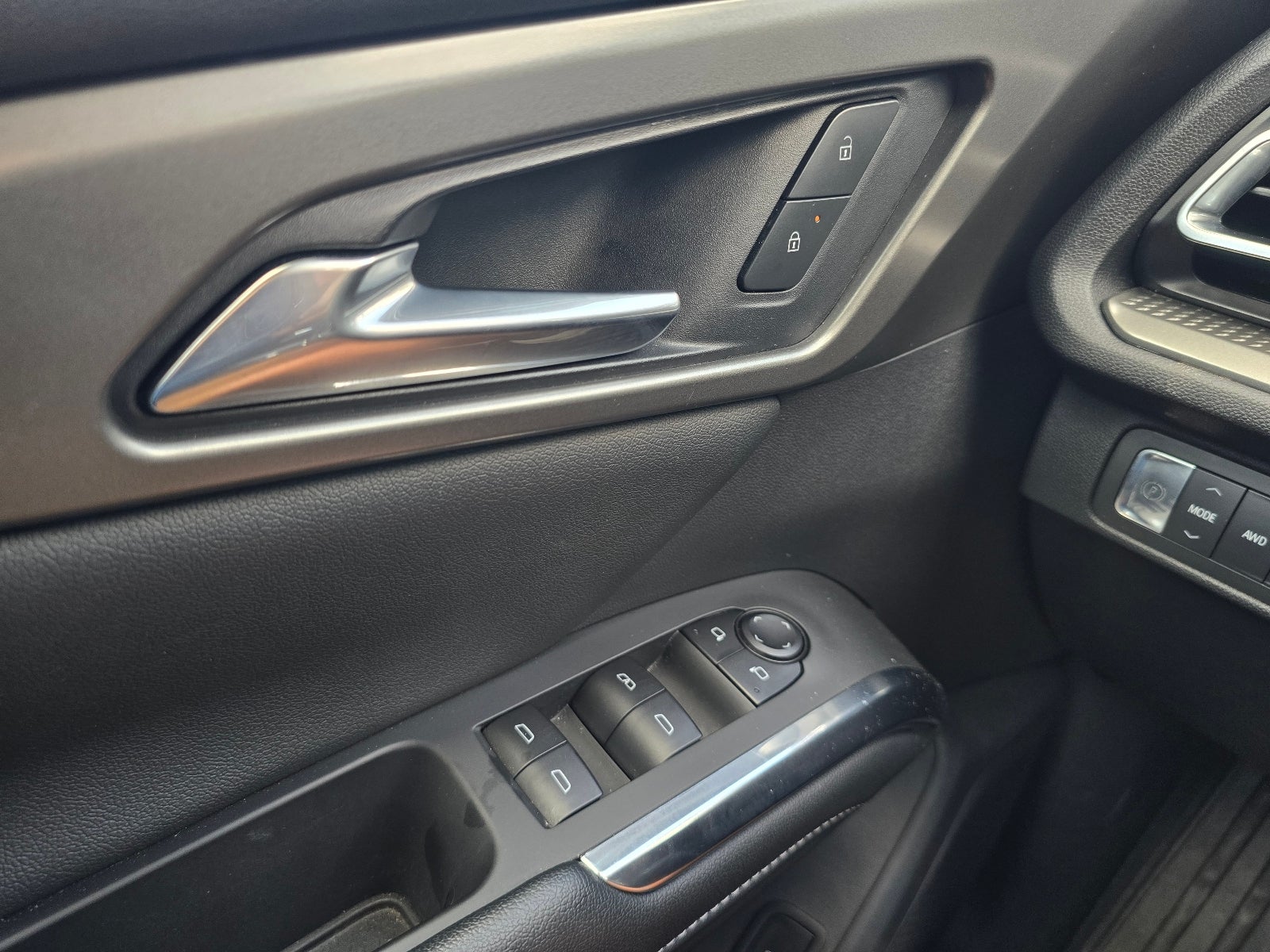 2025 Chevrolet Traverse AWD LT