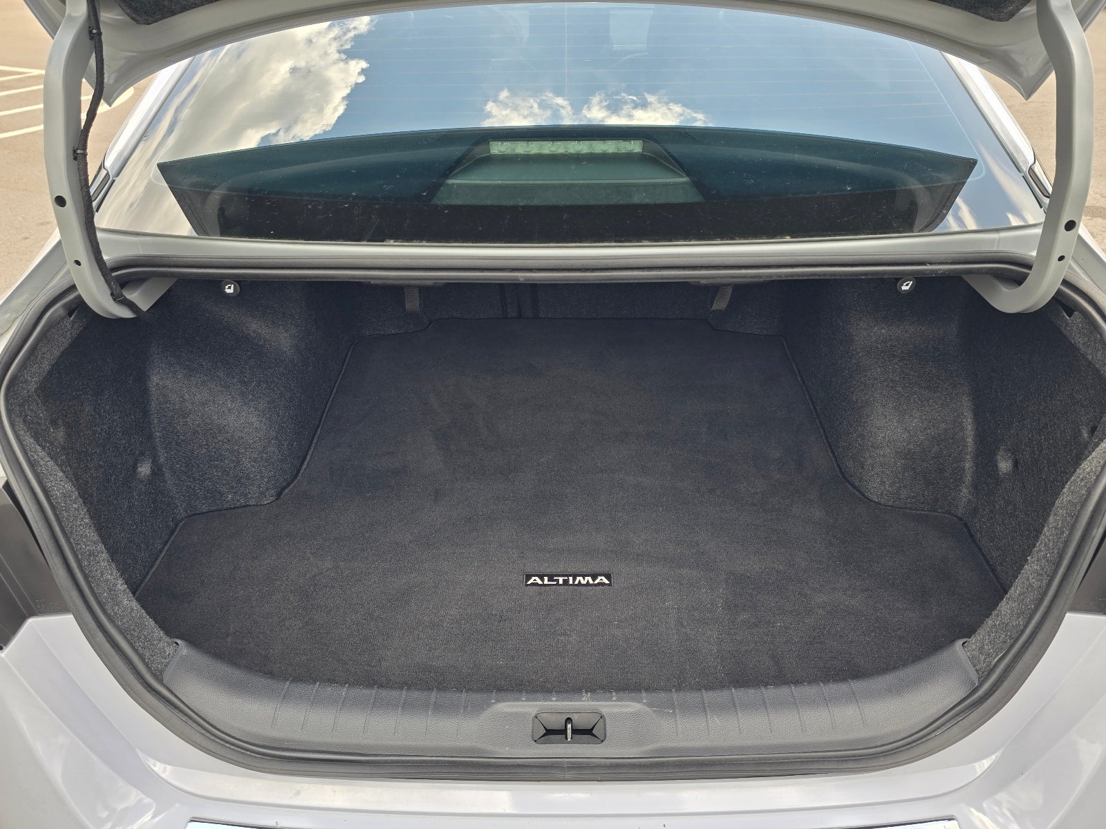 2023 Nissan Altima 2.0 SR