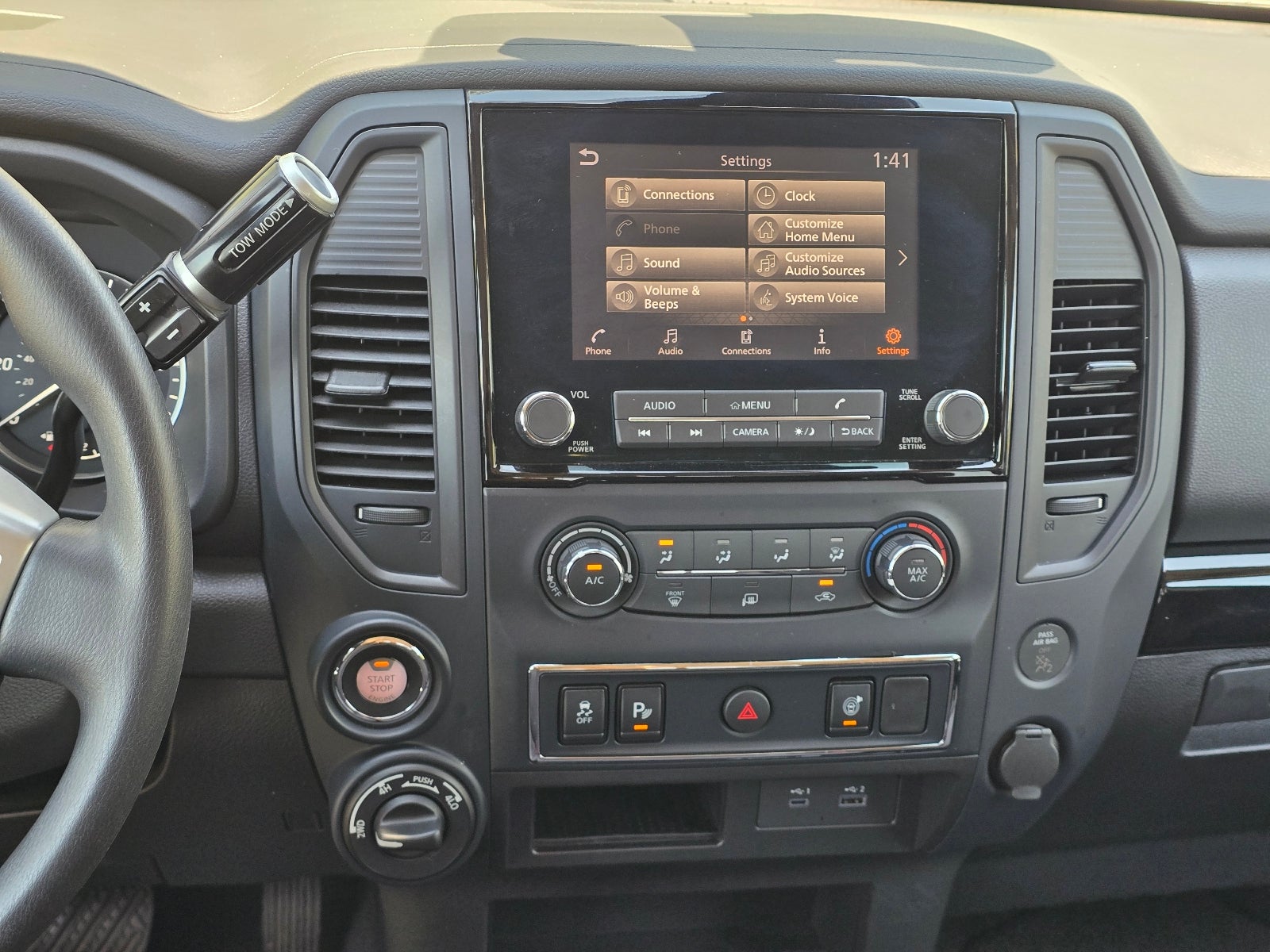 2024 Nissan Titan SV