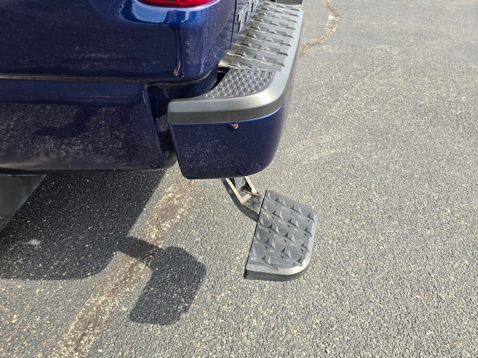 2023 Nissan Titan SV