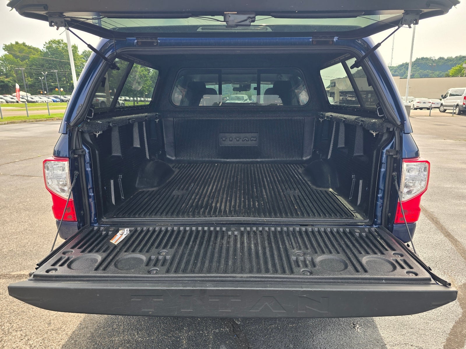 2023 Nissan Titan SV
