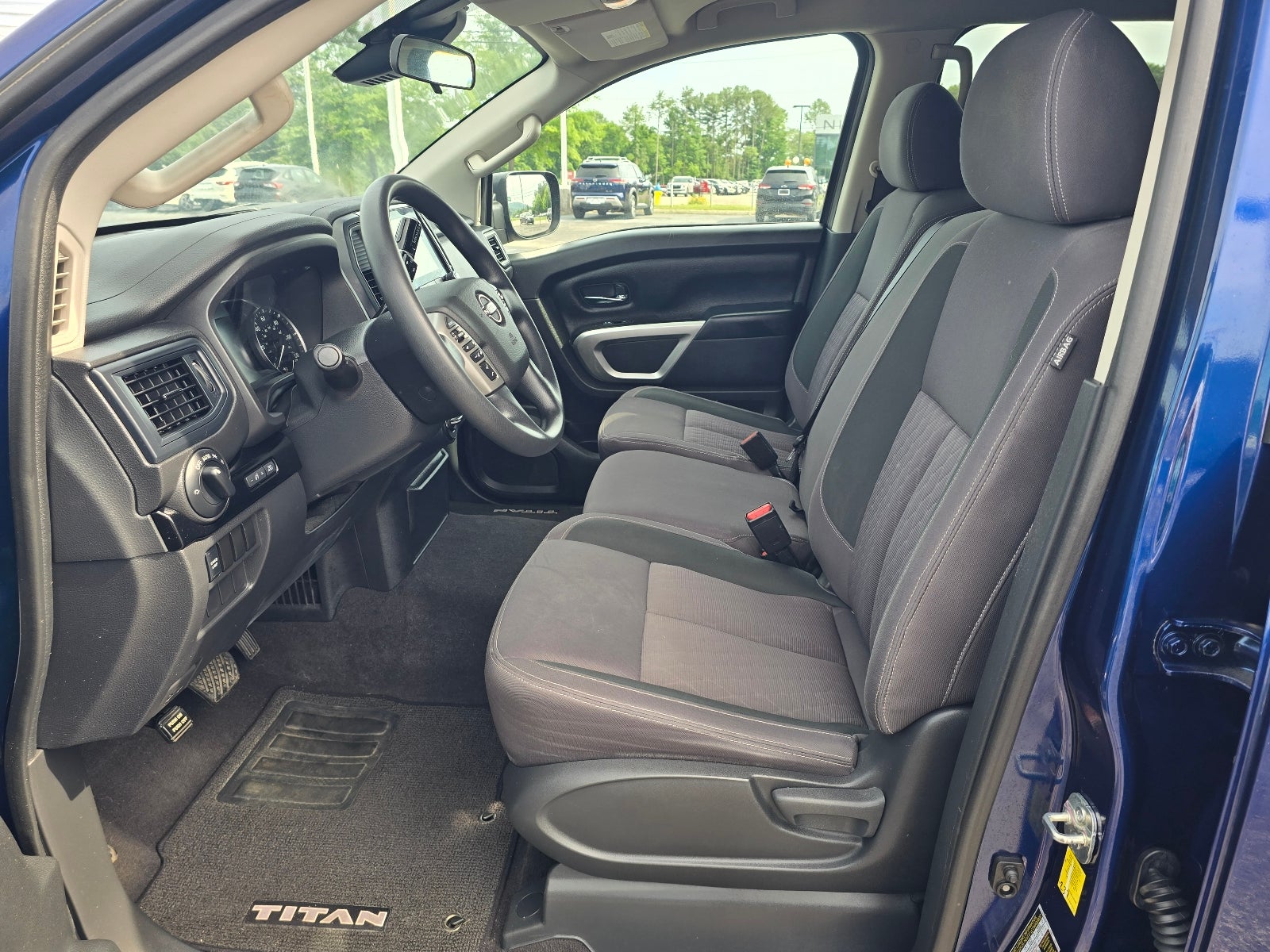 2023 Nissan Titan SV