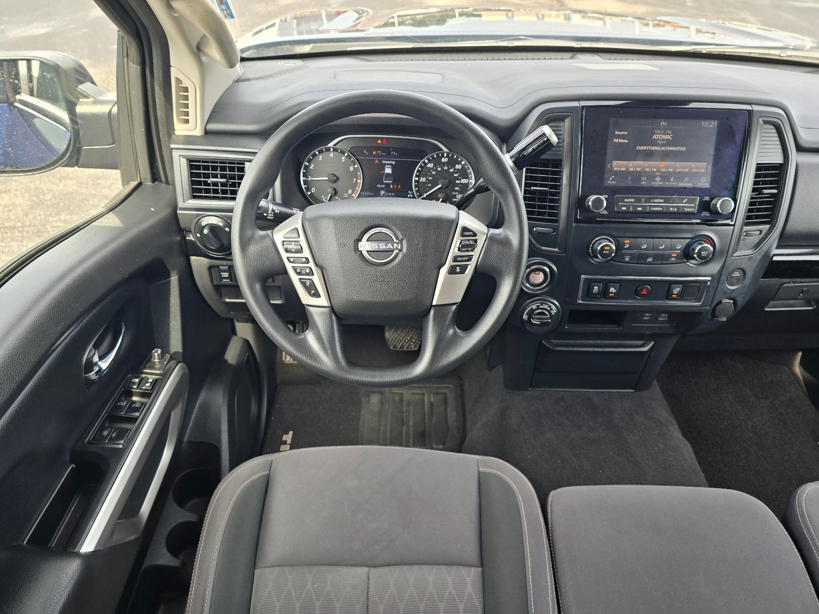 2023 Nissan Titan SV