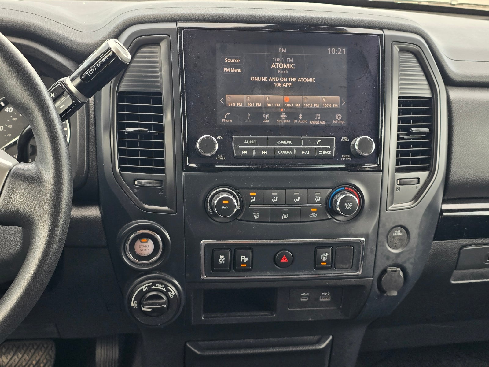 2023 Nissan Titan SV
