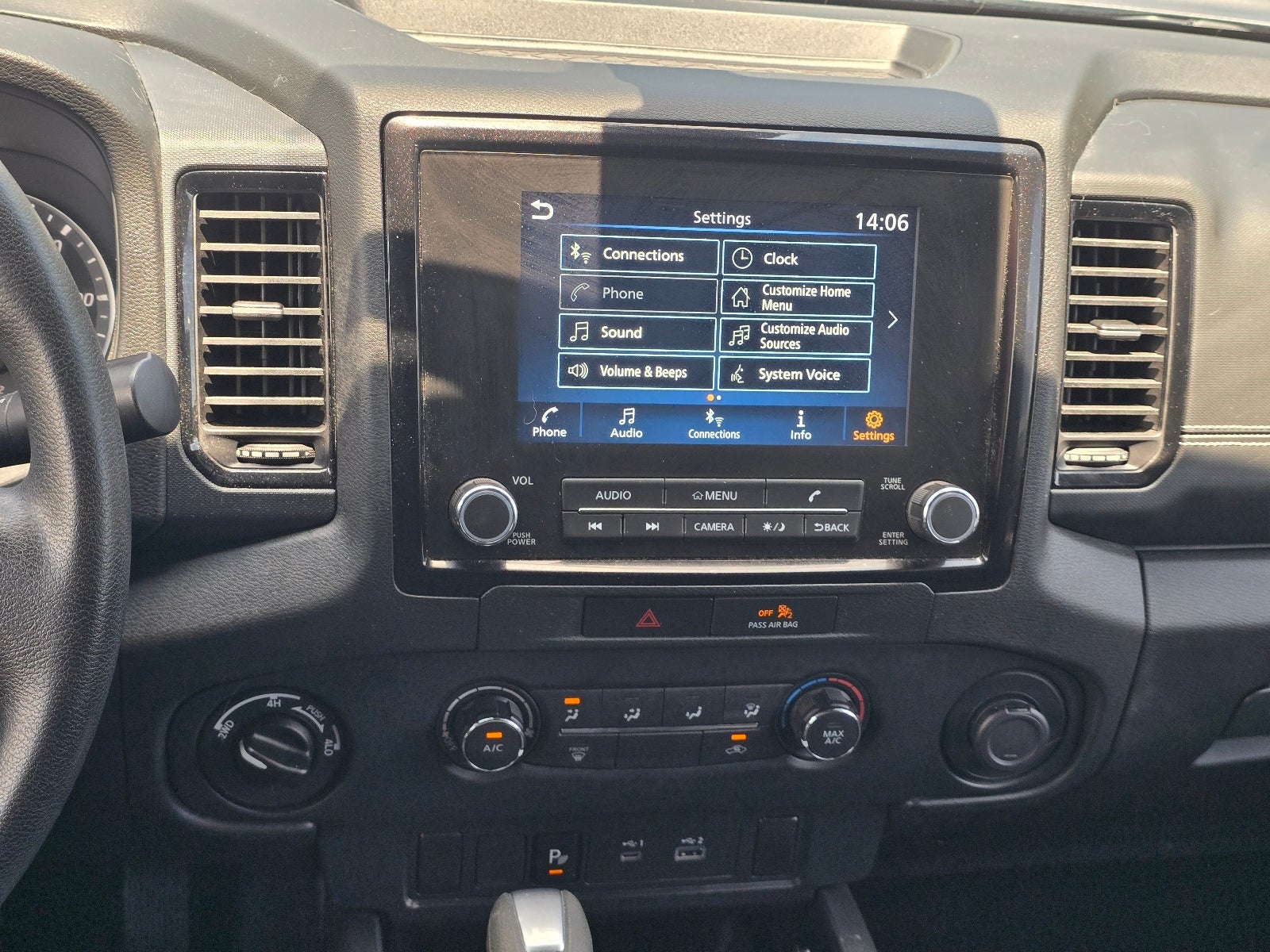 2023 Nissan Frontier SV