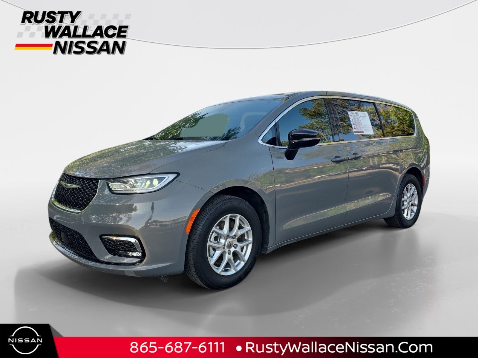2025 Chrysler Pacifica Select's photo