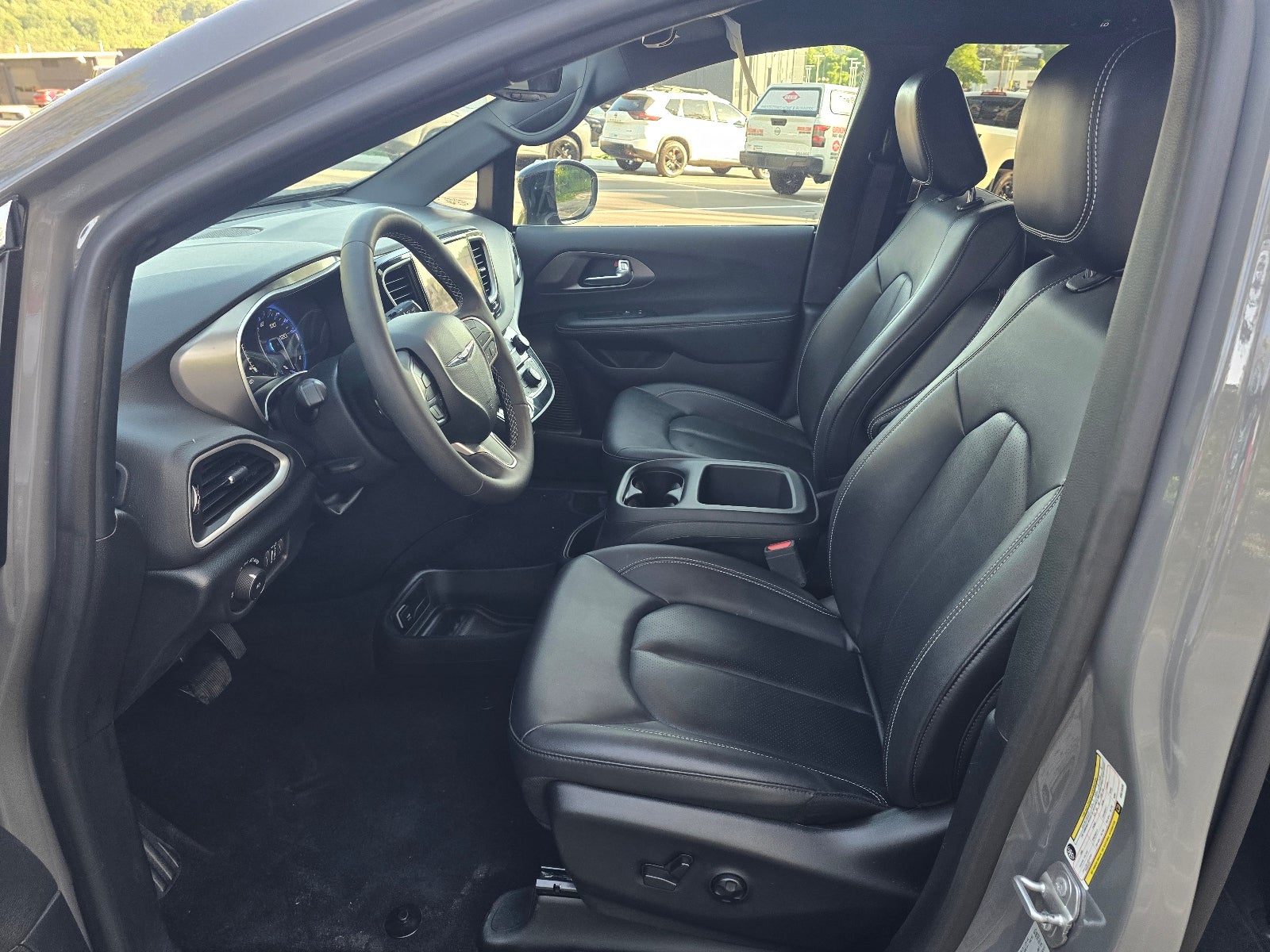 2025 Chrysler Pacifica Select