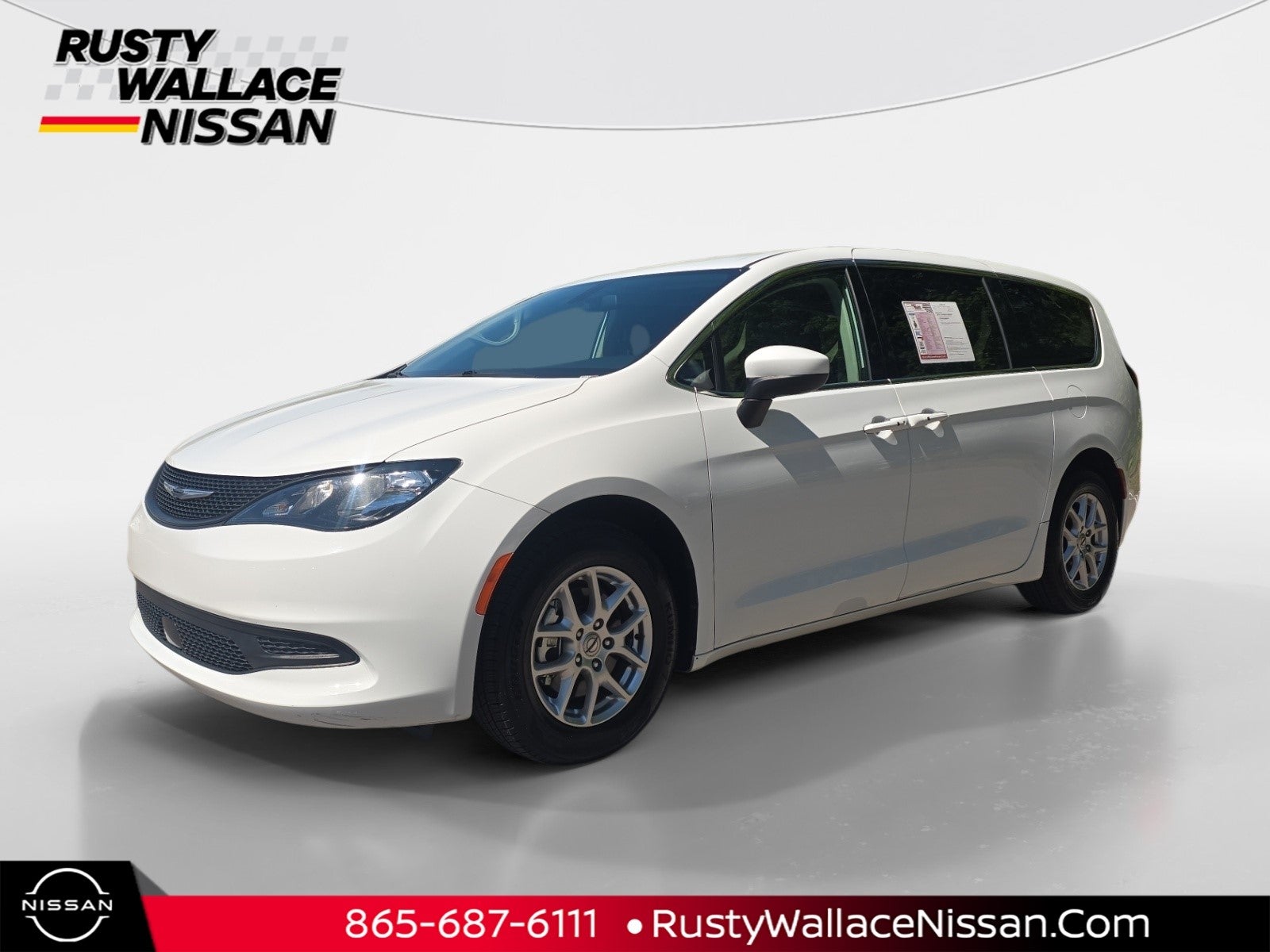2022 Chrysler Voyager LX's photo