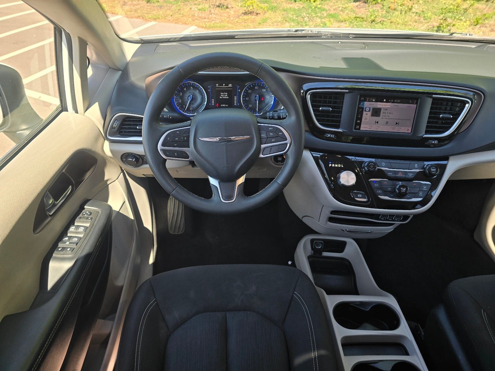 2022 Chrysler Voyager LX