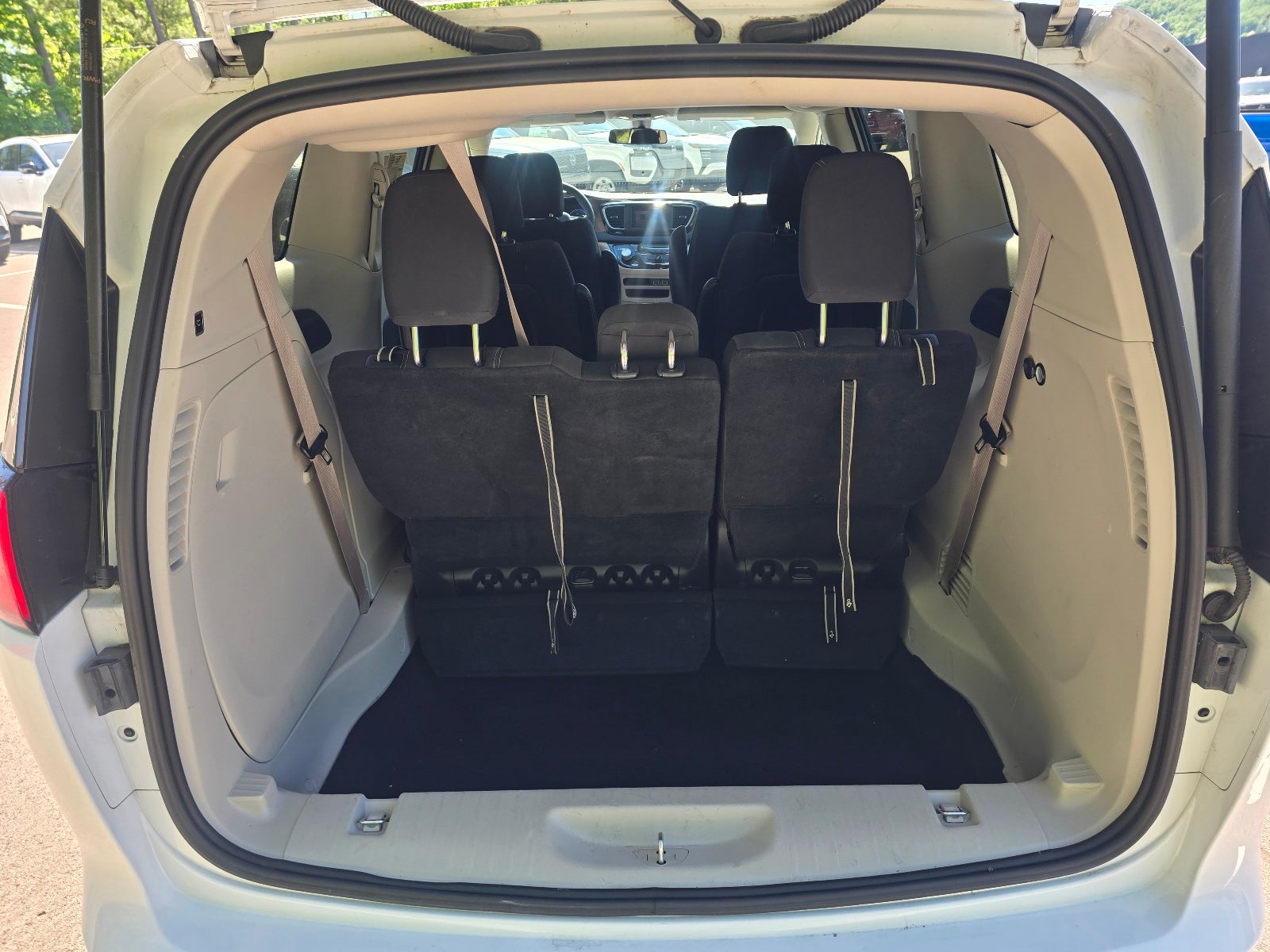 2022 Chrysler Voyager LX