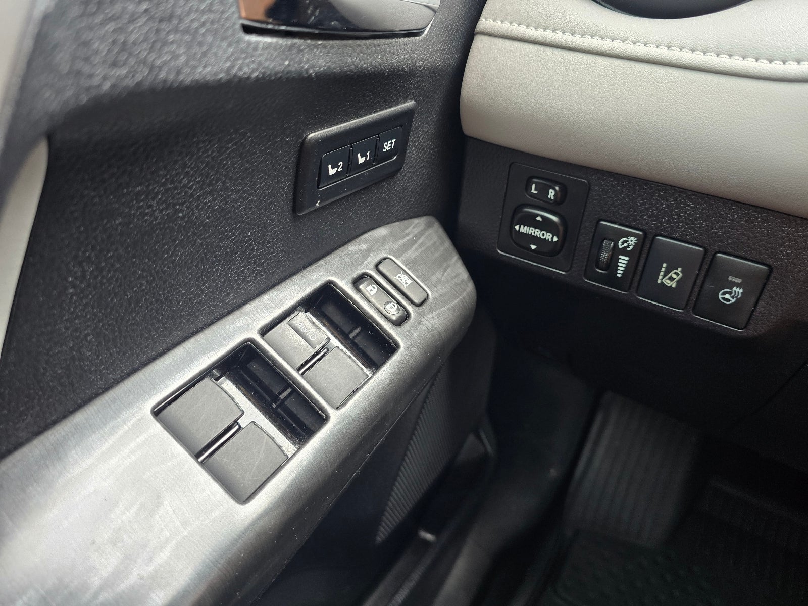 2017 Toyota RAV4 Platinum