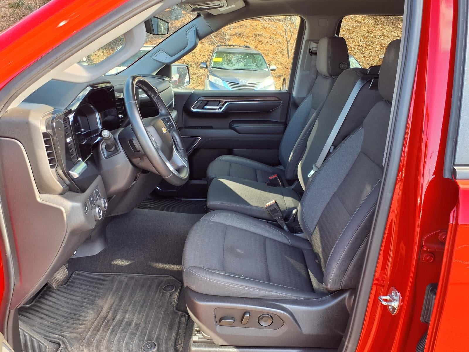 2025 Chevrolet Silverado LT