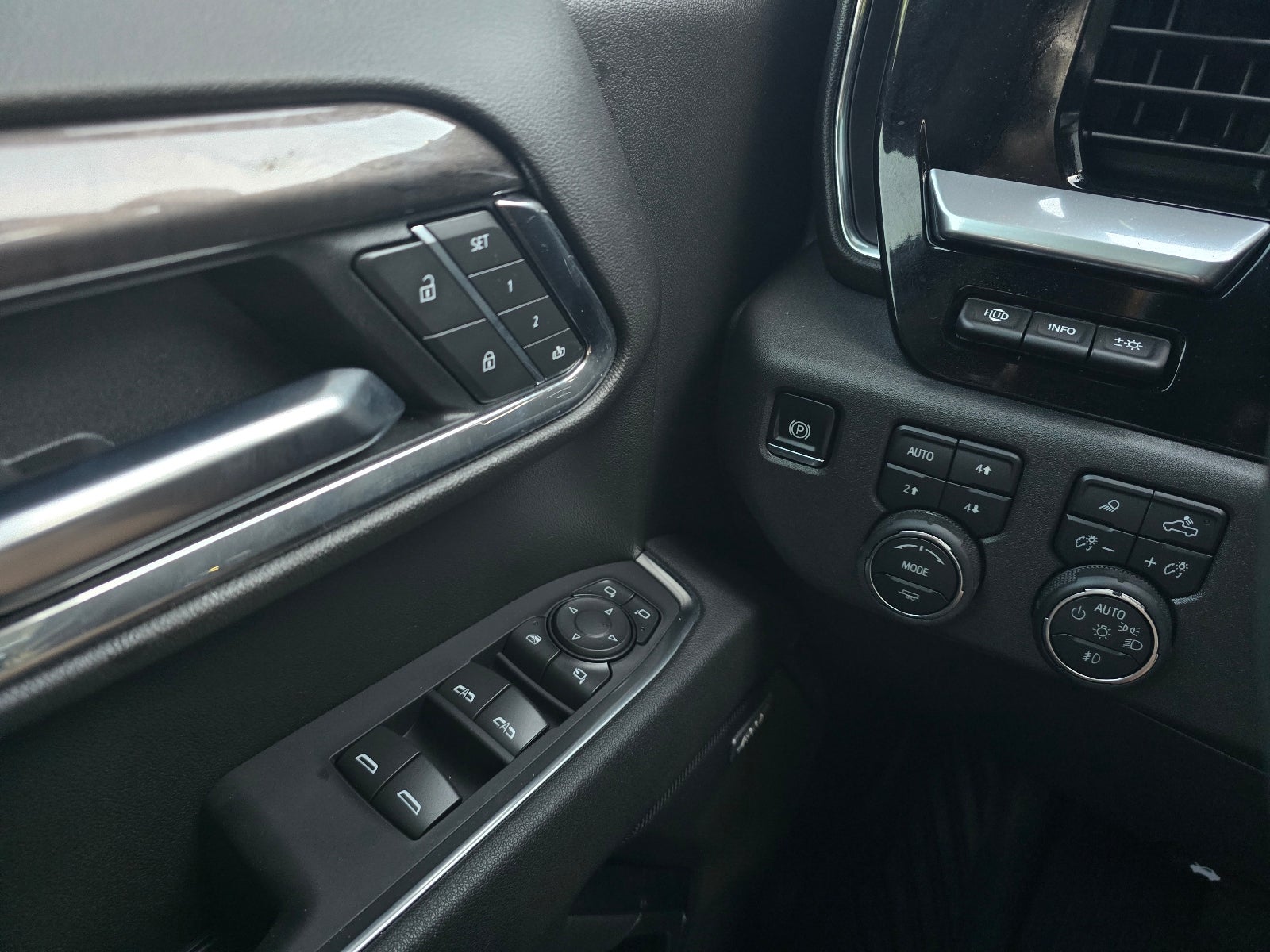 2025 Chevrolet Silverado LTZ
