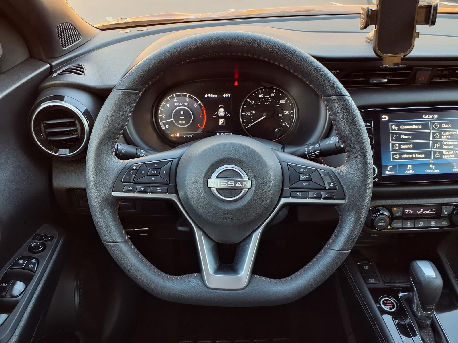 2023 Nissan Kicks SR