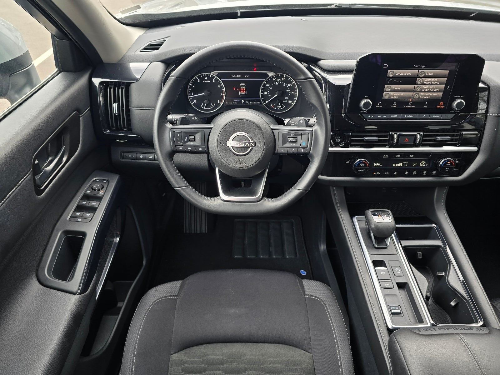 2025 Nissan Pathfinder SV