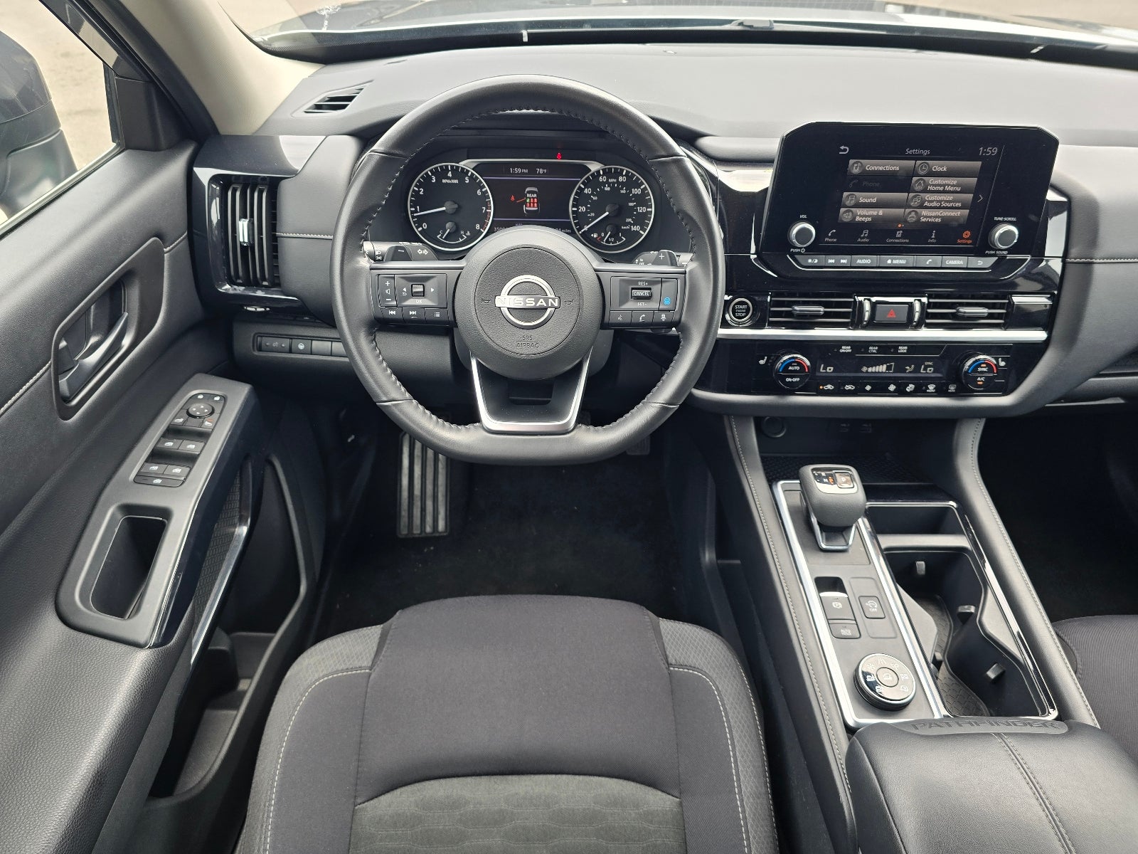 2024 Nissan Pathfinder SV
