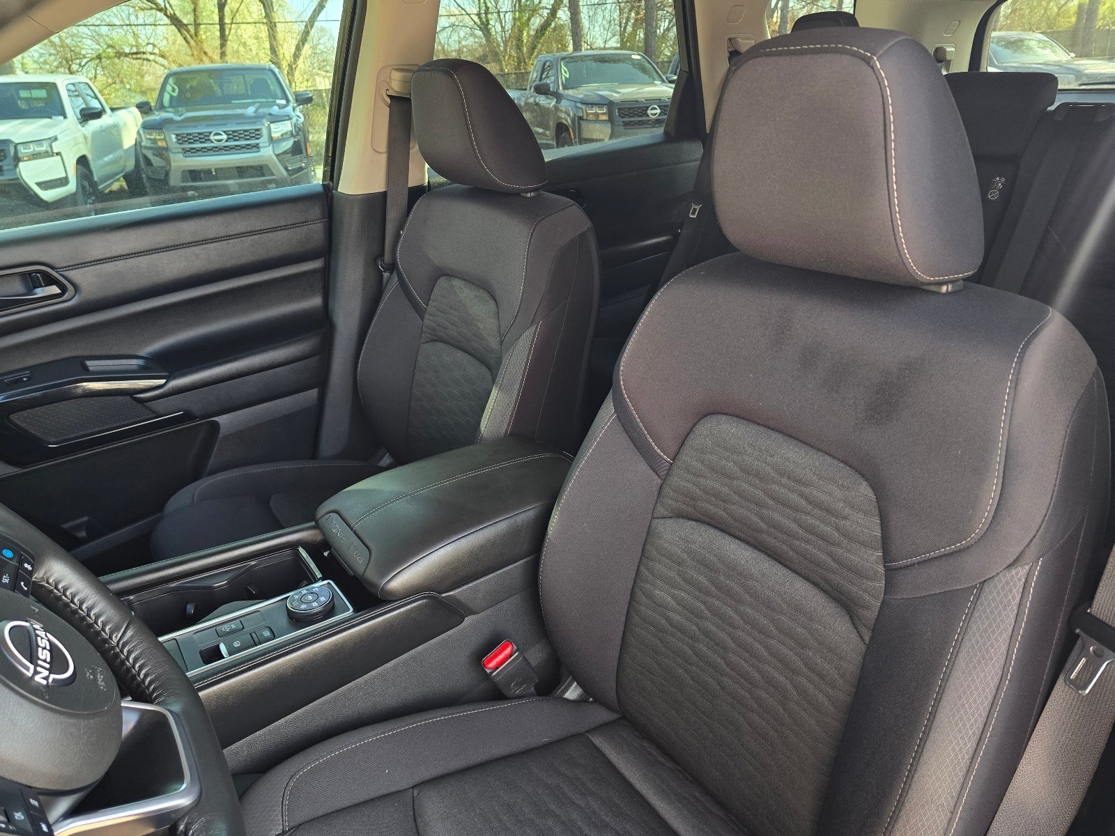 2024 Nissan Pathfinder SV