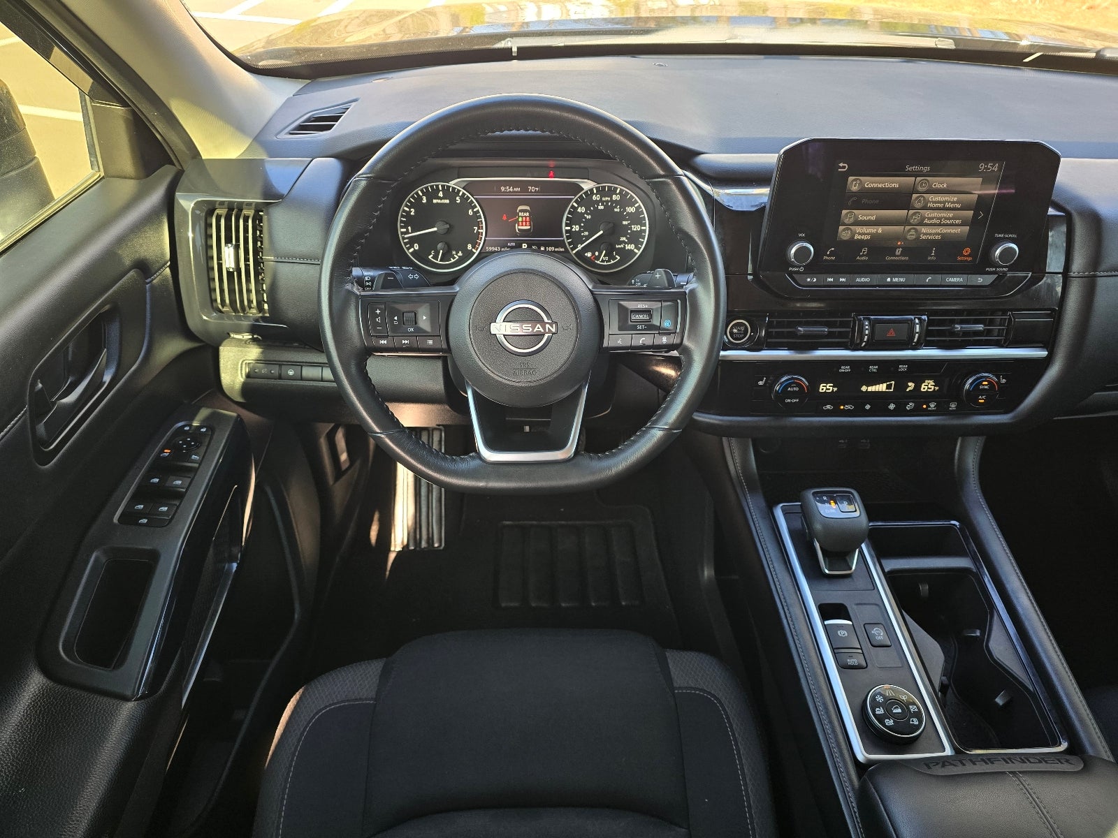 2024 Nissan Pathfinder SV