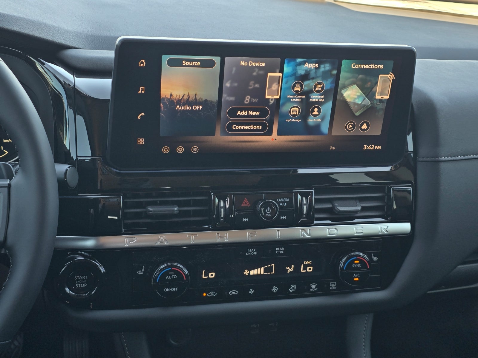 2026 Nissan Pathfinder SV