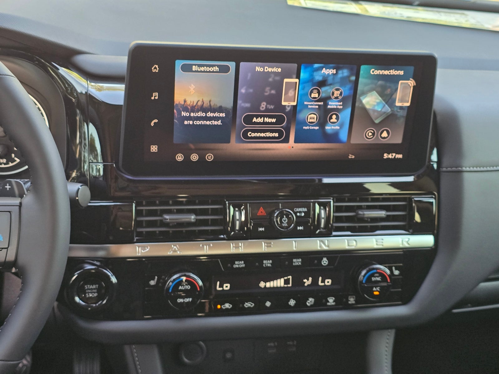 2026 Nissan Pathfinder SV