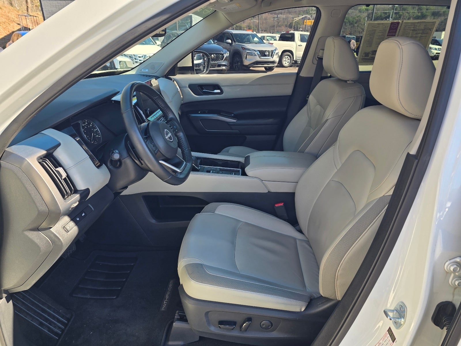 2022 Nissan Pathfinder SL