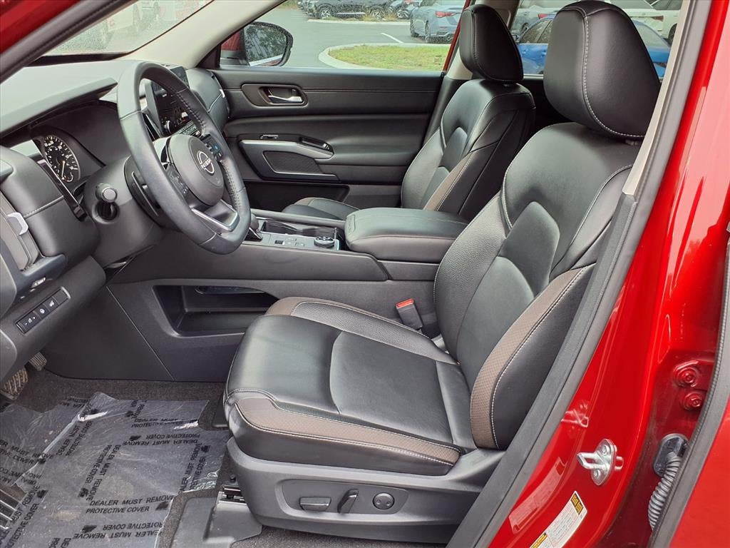 2024 Nissan Pathfinder SL
