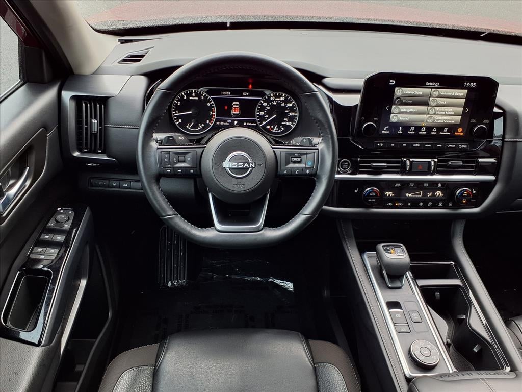 2024 Nissan Pathfinder SL
