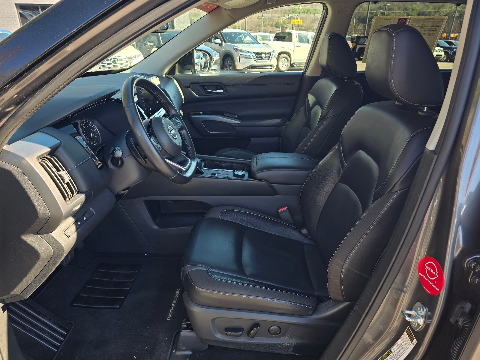 2022 Nissan Pathfinder SL