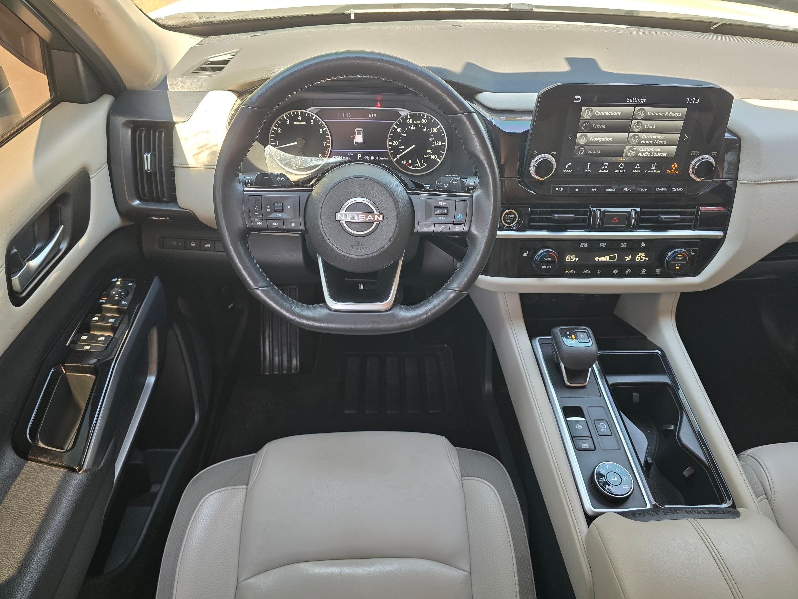 2023 Nissan Pathfinder SL
