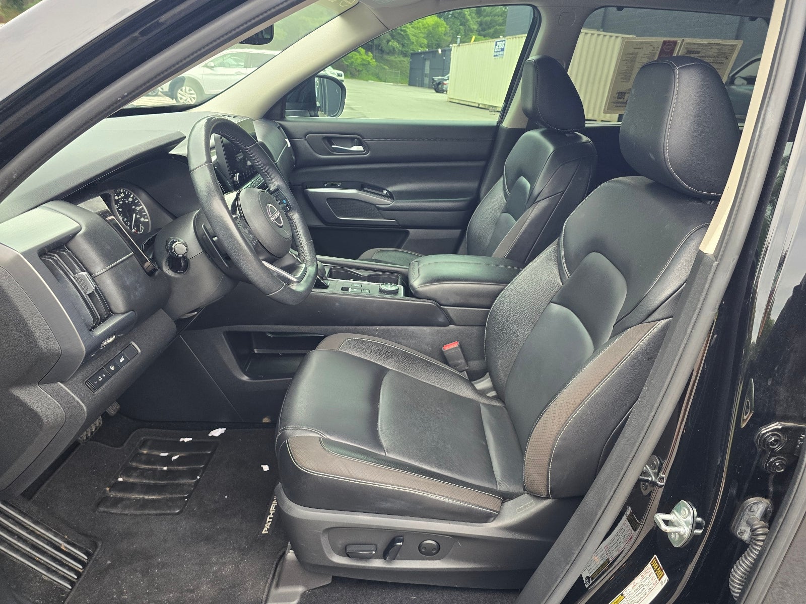 2022 Nissan Pathfinder SL