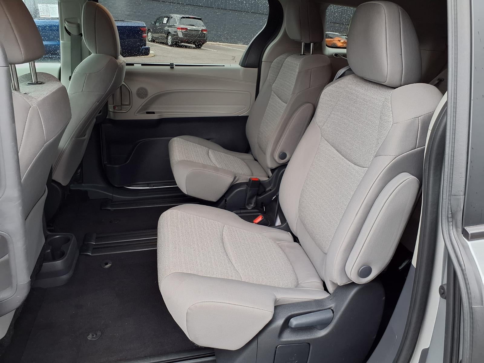 2024 Toyota Sienna LE