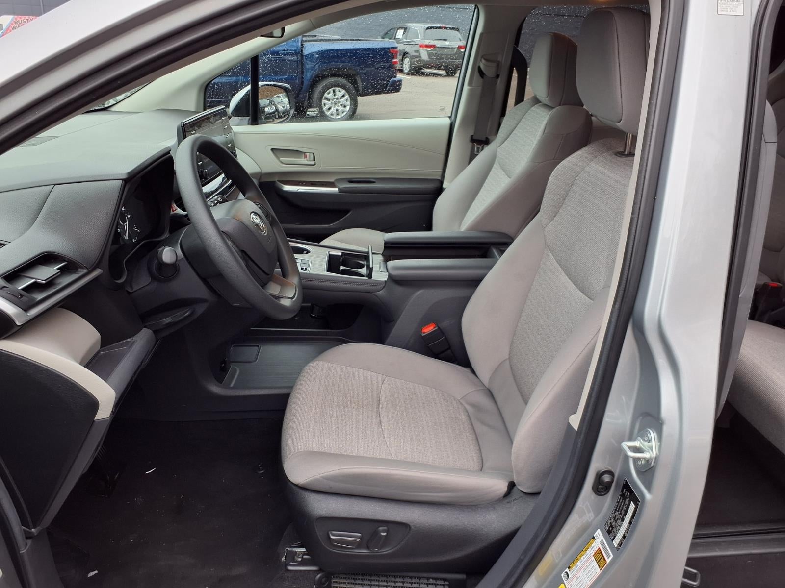 2024 Toyota Sienna LE