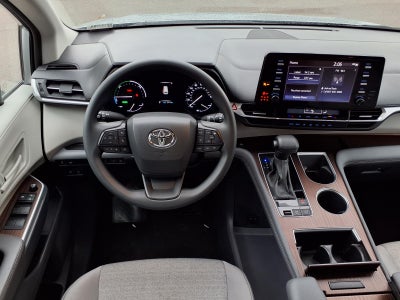 2024 Toyota Sienna LE