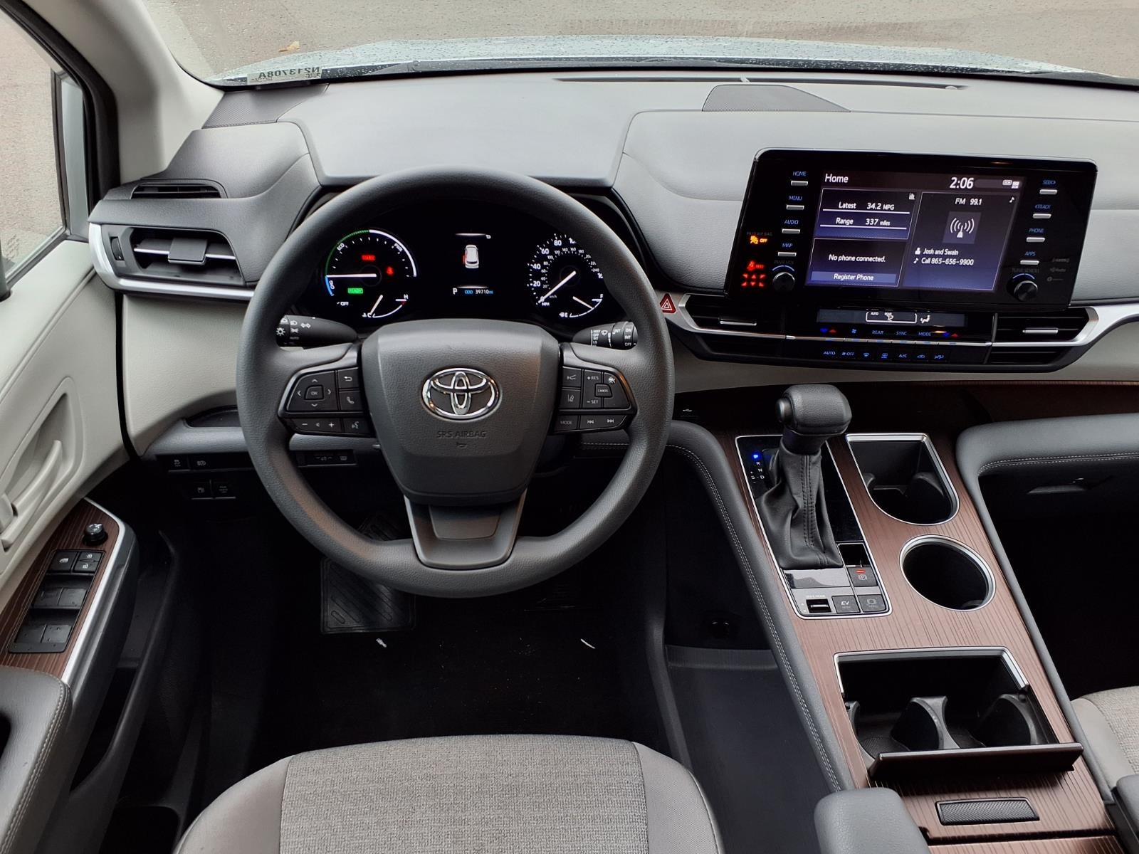 2024 Toyota Sienna LE