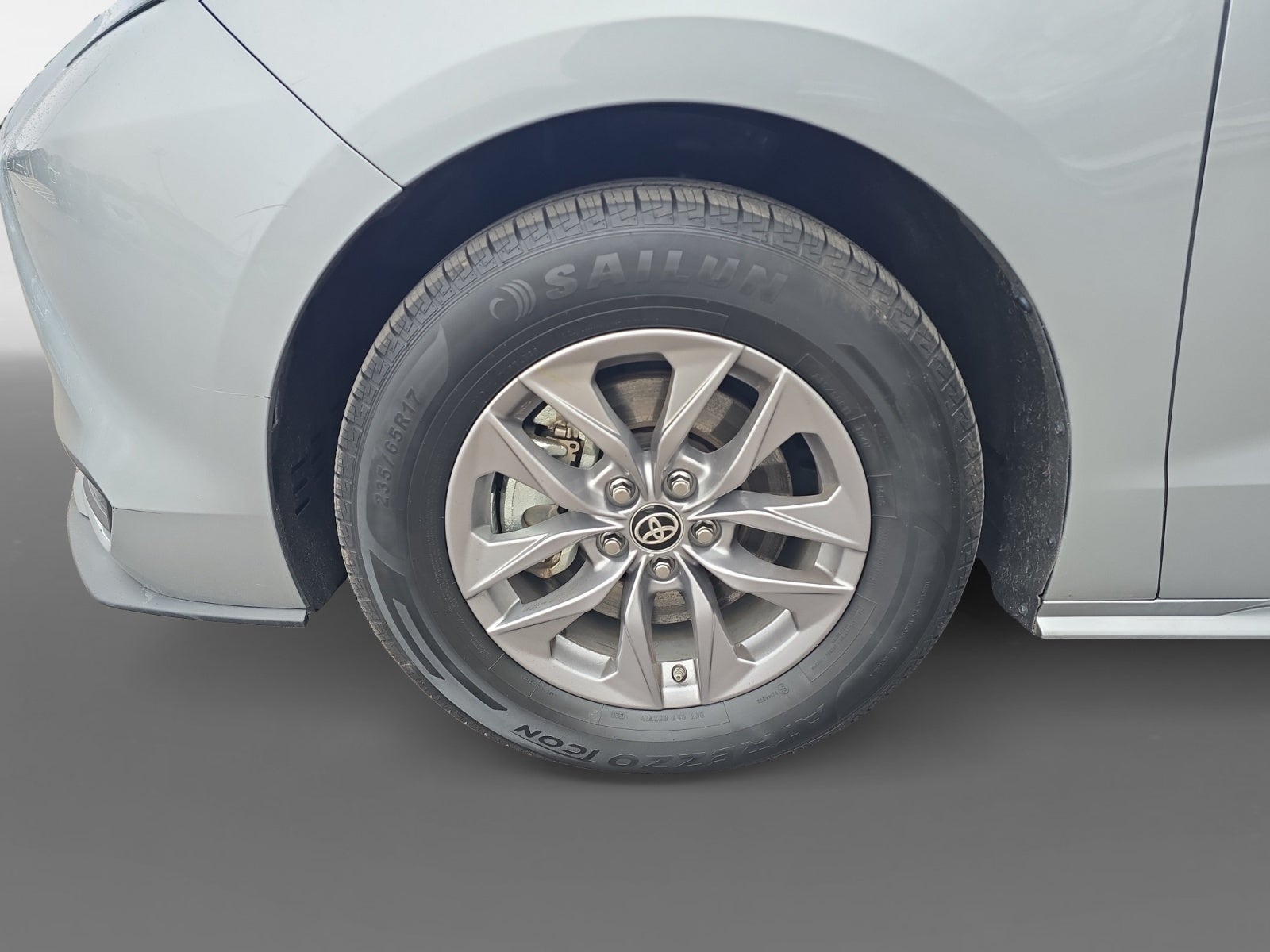 2024 Toyota Sienna LE