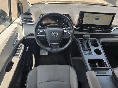 2025 Toyota Sienna XLE