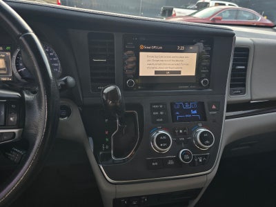 2019 Toyota Sienna XLE