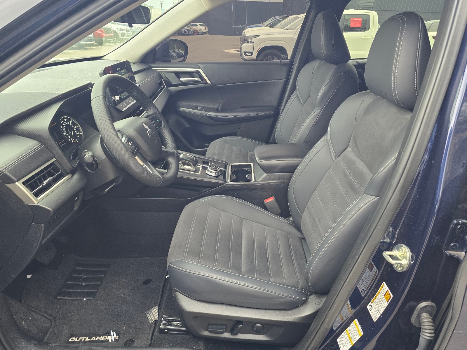 2024 Mitsubishi Outlander SE