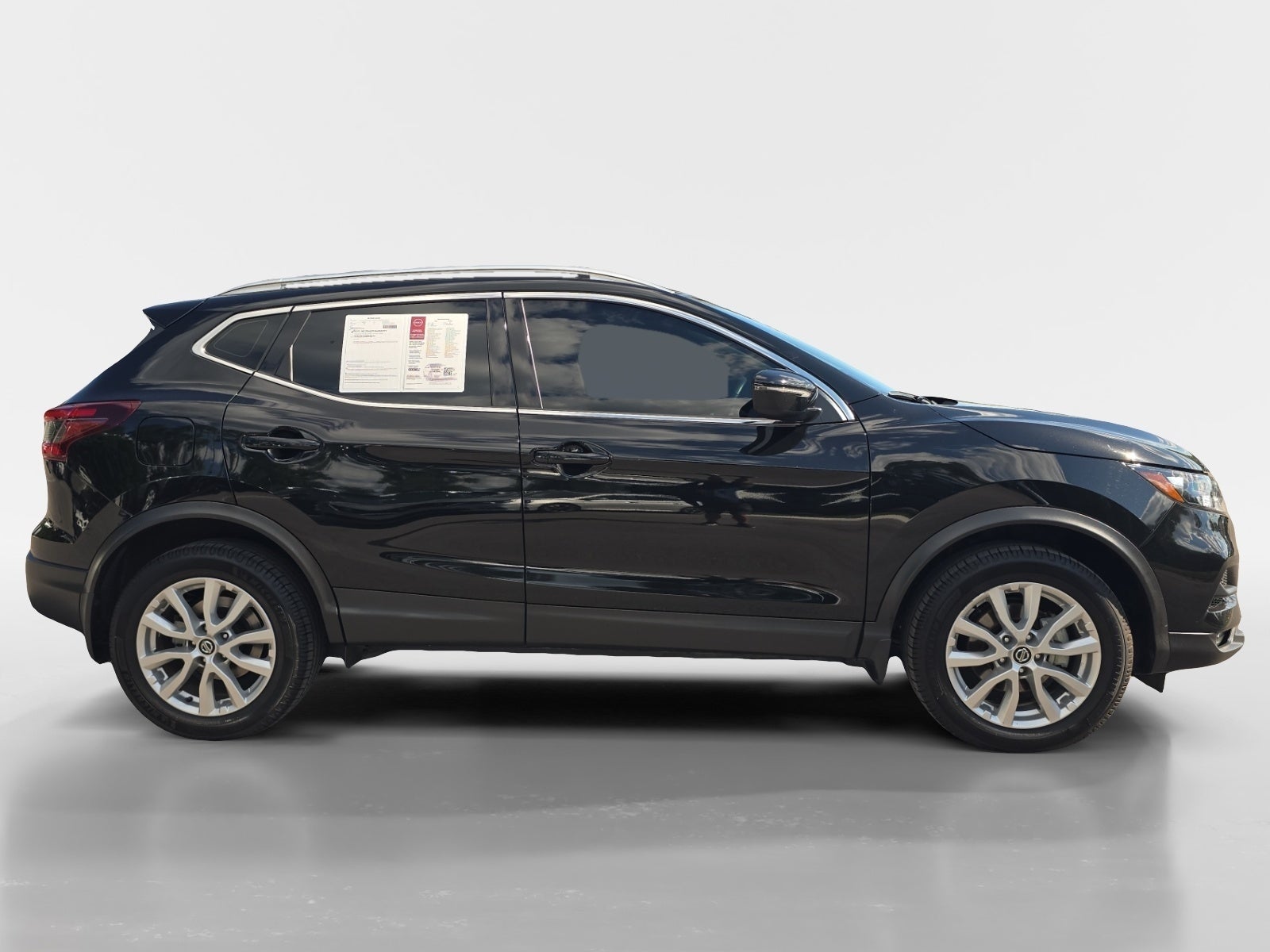 2022 Nissan Rogue Sport SV