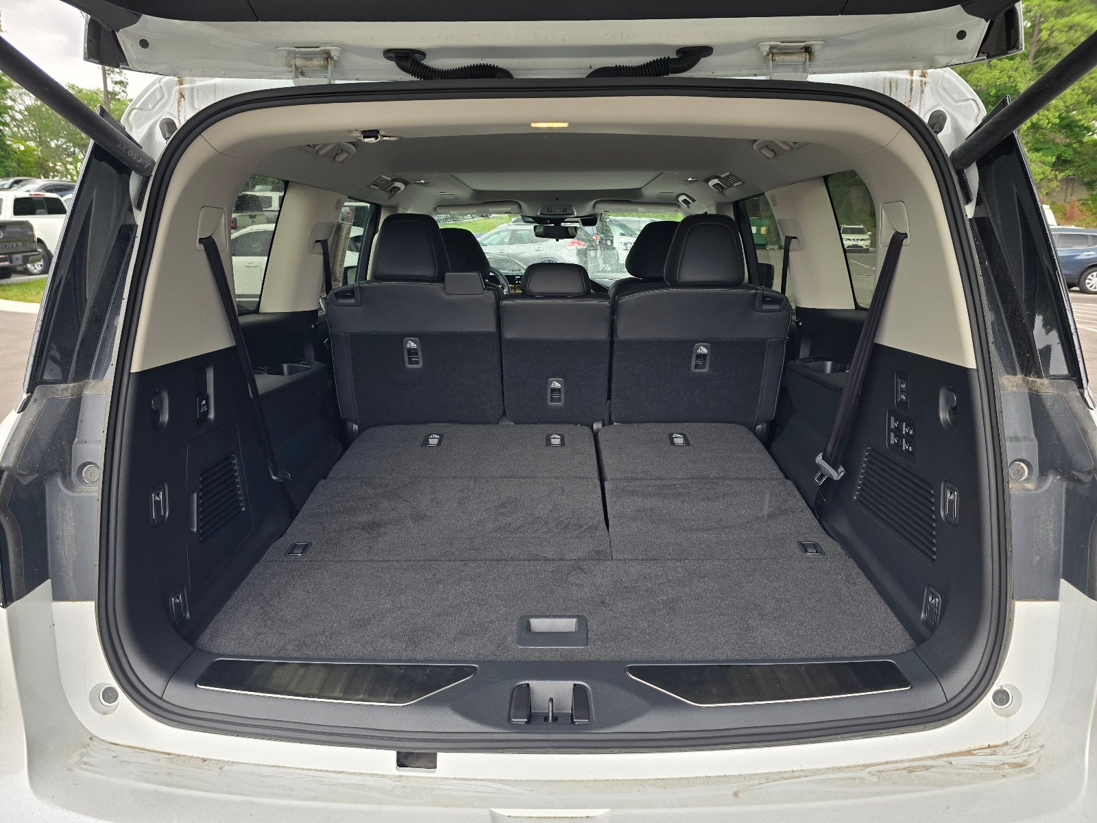 2025 INFINITI QX80 SENSORY