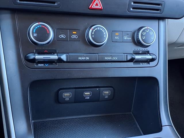 2024 Kia Carnival LX